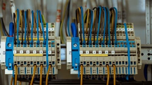 Quelle est la fonction d’une alimentation électrique ?