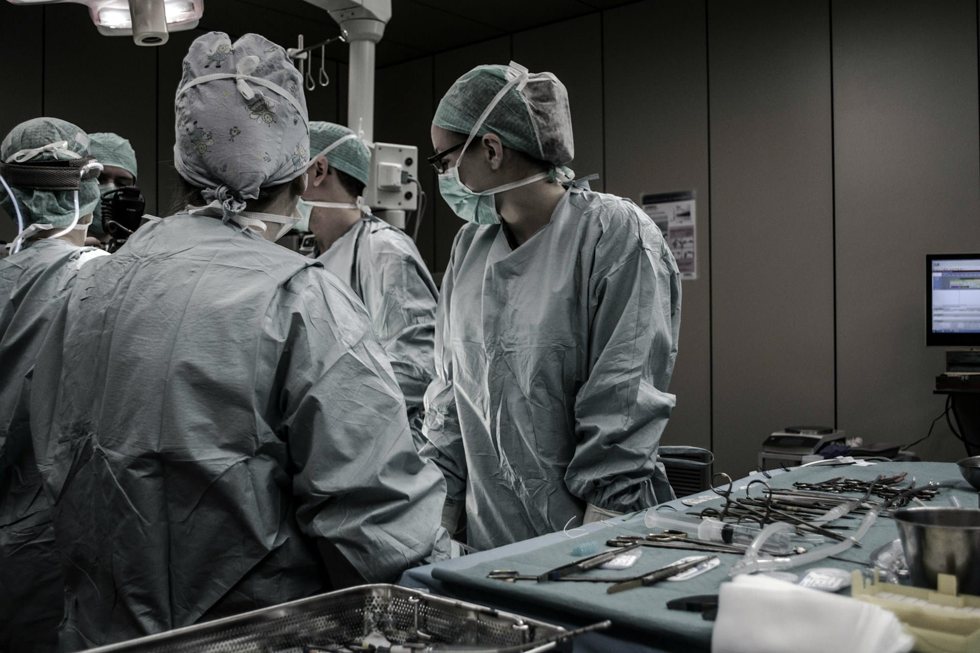 Chirurgie assistée par ultraviolets : futur possible ou science-fiction ?